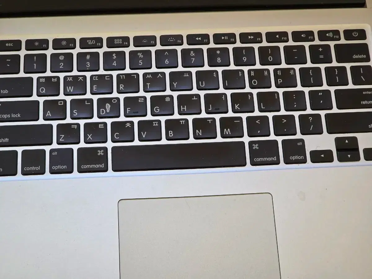 充電75 美品 MacBook Pro 2019 16型 i7 512G D5 充電75 美品 MacBook Pro 2019 16型 i7 512G D5